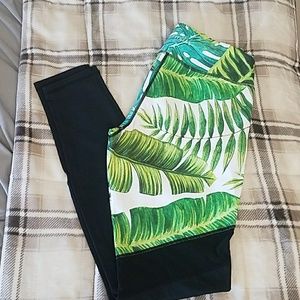 Leaf pattern leggings